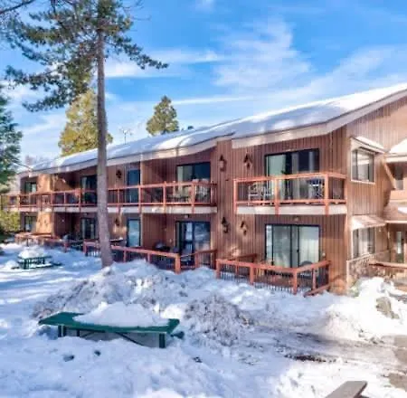 Treetop Condo In Yosemite-Sleeps 6-Balcony